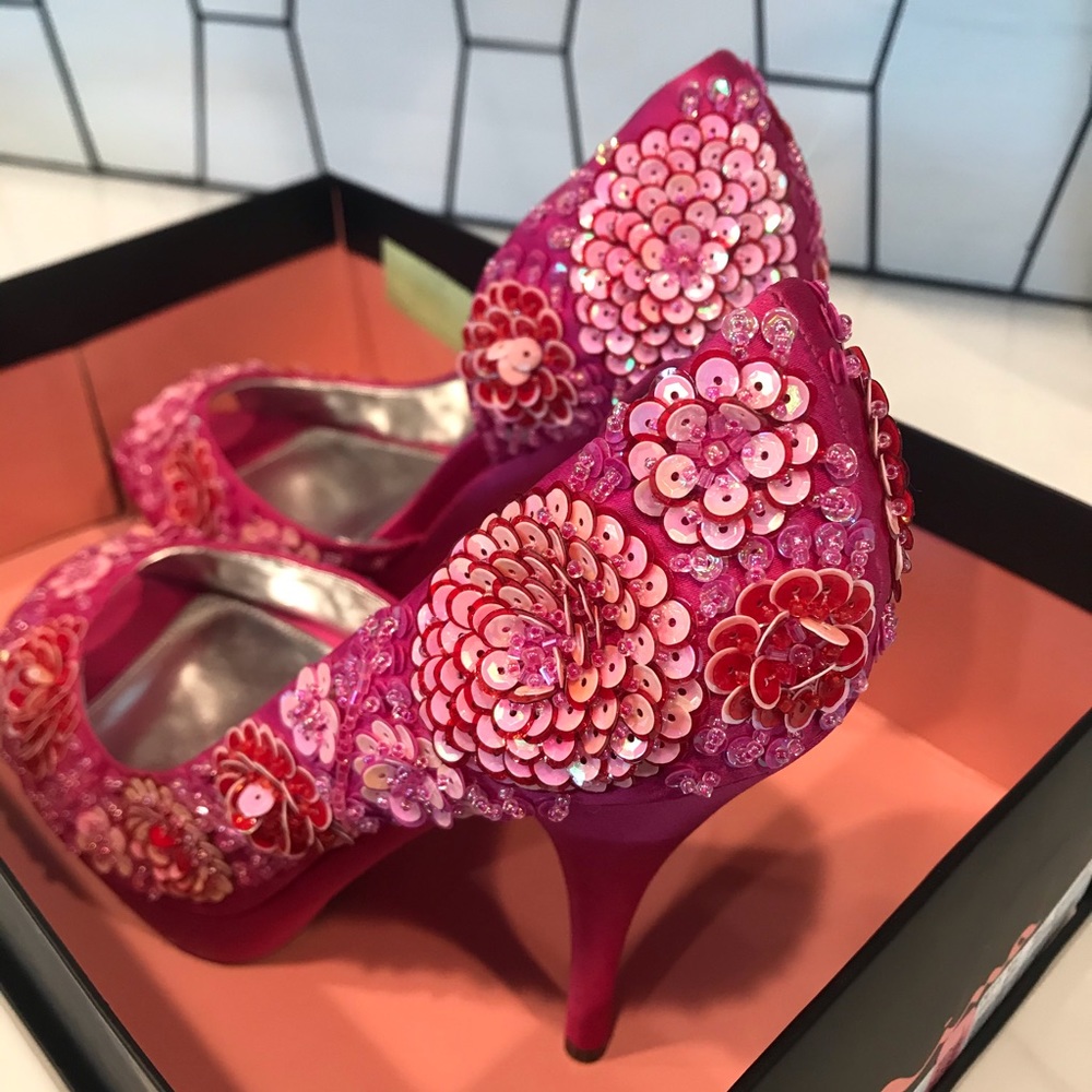 NWT Nina Hot Pink Satin/Sequin Floral Pumps